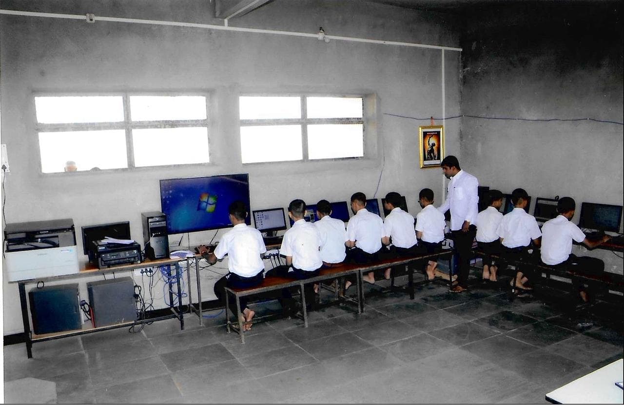 Students in the computer laboratory at Shree Gurukul Vidyapeeth