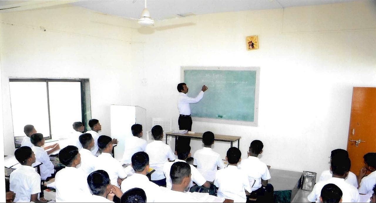 Faculty teaching at Shree Gurukul Vidyapeeth